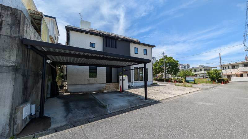 Shop-included 3LDK house in Nishihara, Okinawa - Thumbnail 3