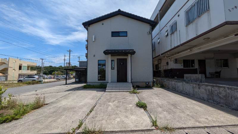 Shop-included 3LDK house in Nishihara, Okinawa - Thumbnail 4