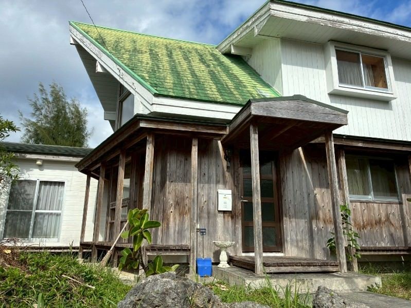 Wooden House with Natural Materials in Onna Village, Okinawa - Thumbnail 2