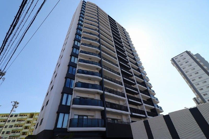3LDK Corner Apartment for Sale in The Fine Tower Urasoe Shiroma - Thumbnail 2