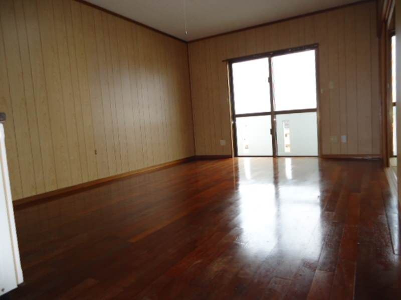 2LDK Apartment for Rent in Itoman, Okinawa | Separate Bath/Toilet - Thumbnail 3
