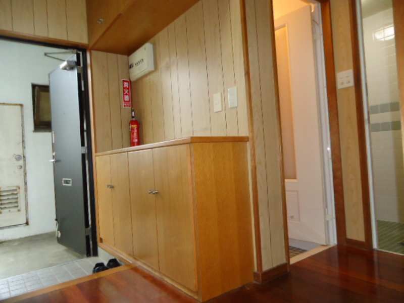 2LDK Apartment for Rent in Itoman, Okinawa | Separate Bath/Toilet - Thumbnail 2