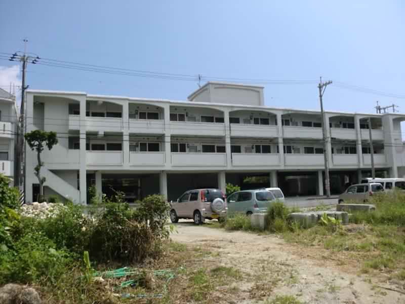 3DK Apartment for Rent in Itoman City, Okinawa - Thumbnail 2