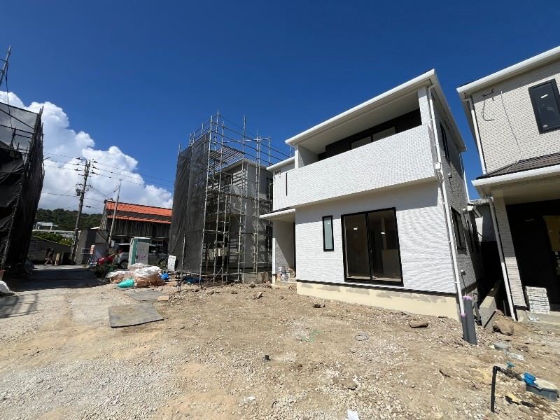 New 3LDK Wooden House in Yonabaru, Okinawa with Garden - Thumbnail 2