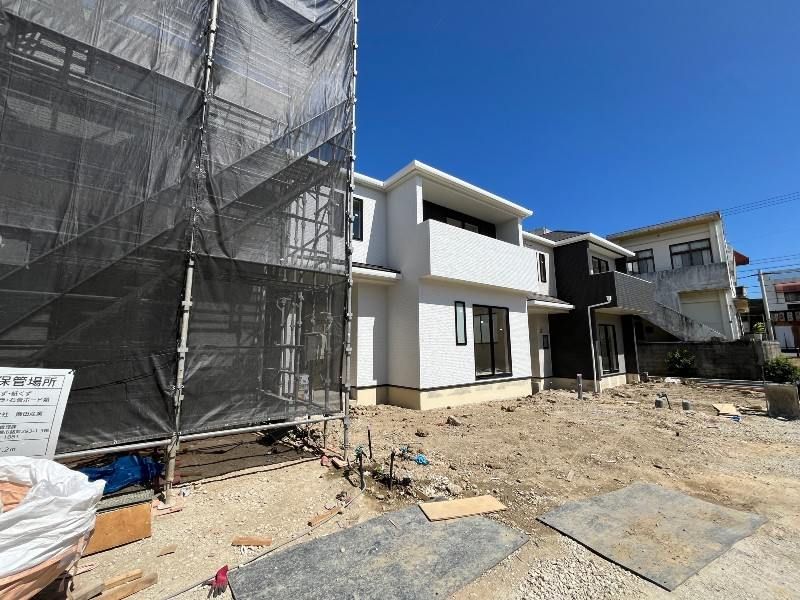New 3LDK Wooden House in Yonabaru, Okinawa with Garden - Thumbnail 4