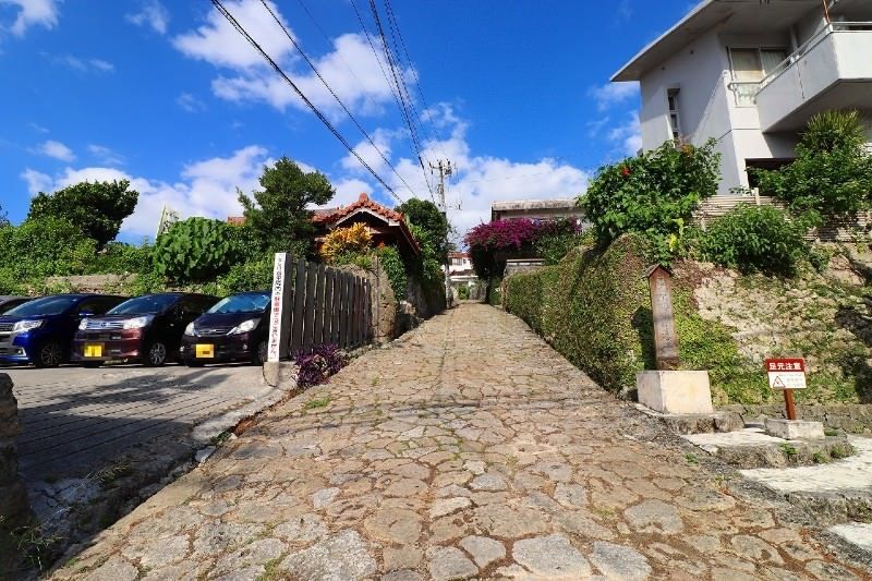 2LDK Apartment in Historic Shuri, Naha with Sea Views - Thumbnail 3