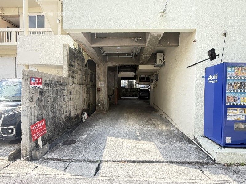 Light Vehicle Parking Space for Rent in Naha City, Okinawa - Thumbnail 4