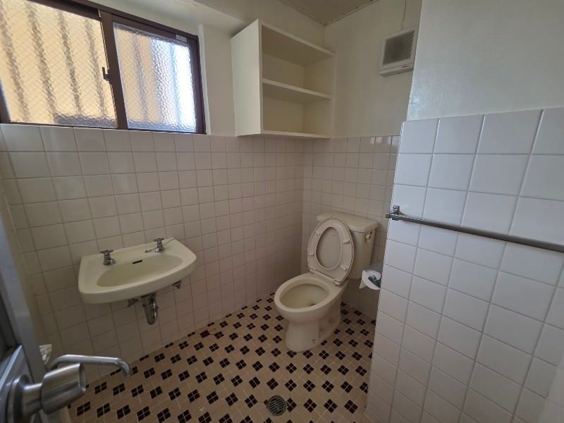 2DK Apartment for Rent in Tomigusuku, Okinawa - 42,000 Yen - Thumbnail 4