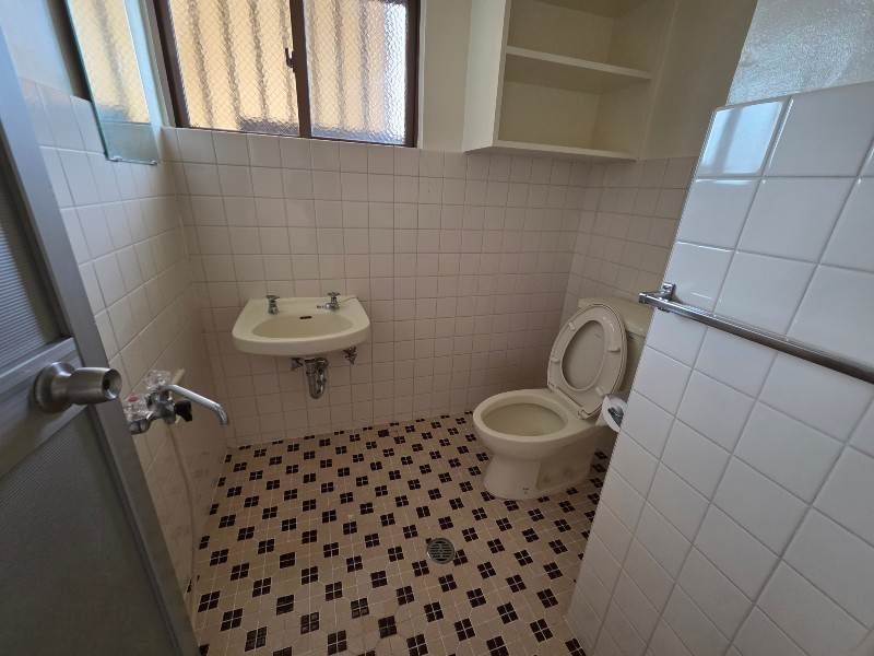 2DK Apartment for Rent in Tomigusuku, Okinawa - 42,000 Yen - Thumbnail 3