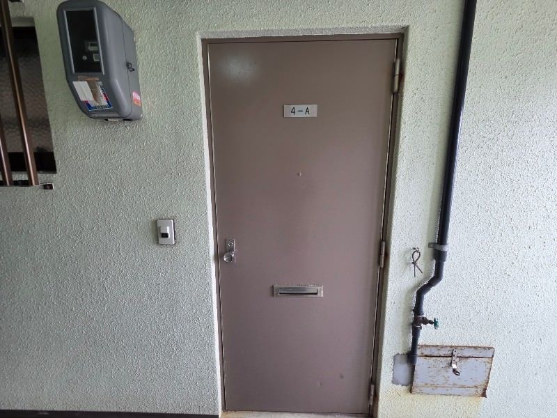 2DK Apartment for Rent in Tomigusuku, Okinawa - 42,000 Yen - Thumbnail 2