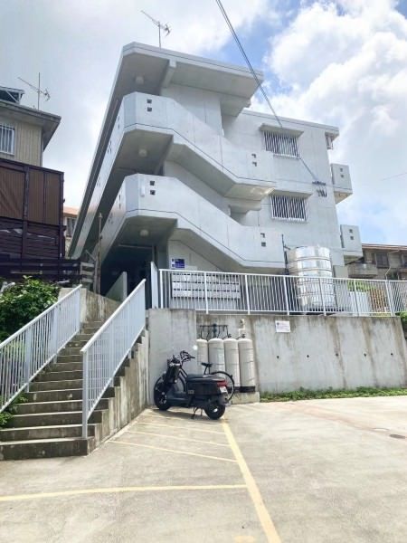1K Apartment for Rent in Naha Gushi with Free Internet - Thumbnail 2