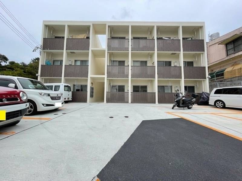 Modern 3LDK Apartment for Rent in Urasoe, Okinawa - Thumbnail 2