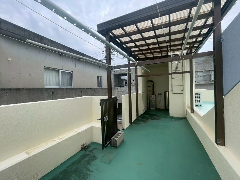 Stylish 2LDK Single-Story House for Rent in Itoman, Okinawa - Thumbnail 3