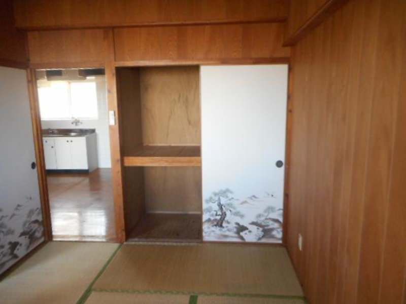 2DK Apartment for Rent in Ōzato, Okinawa City | 43,000 Yen - Thumbnail 3