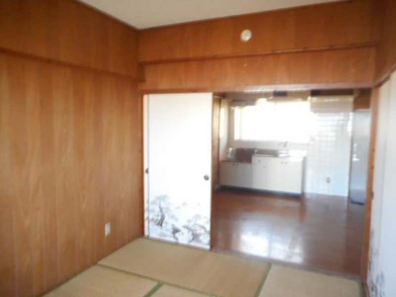 2DK Apartment for Rent in Ōzato, Okinawa City | 43,000 Yen - Thumbnail 4