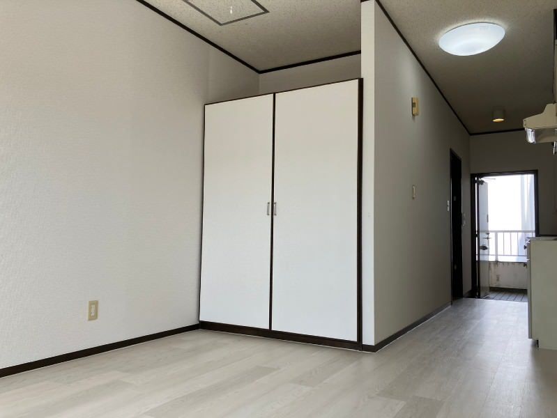 1R Apartment for Rent in Urasoe, Okinawa - Maison Yamaguchi 405 - Thumbnail 3