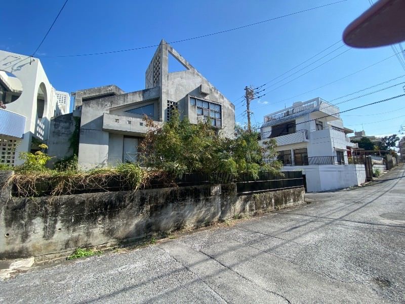 Unique RC Design 4LDK House for Rent in Naha, Okinawa - Thumbnail 2