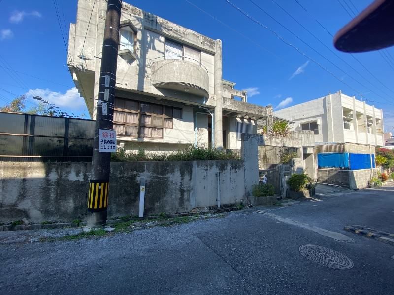Unique RC Design 4LDK House for Rent in Naha, Okinawa - Thumbnail 3