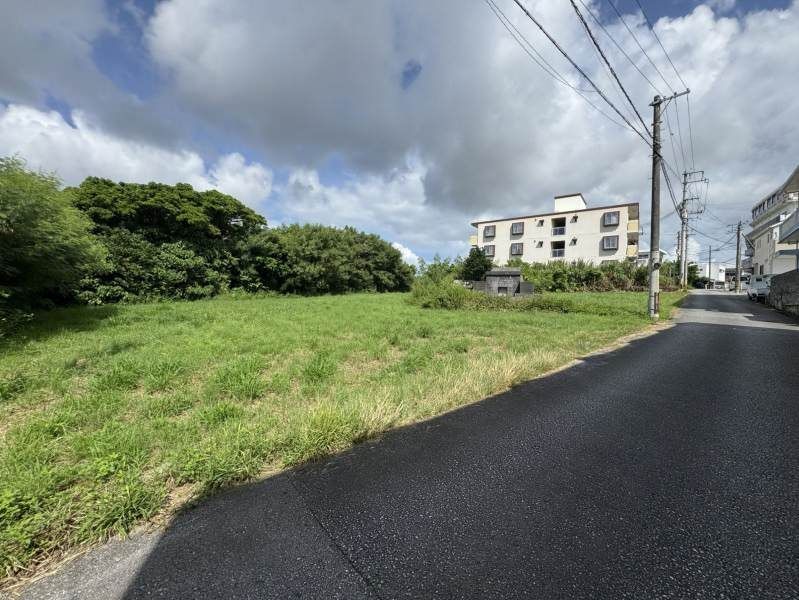 Spacious 1,712 sqm Land for Sale in Tomigusuku, Okinawa - Thumbnail 2