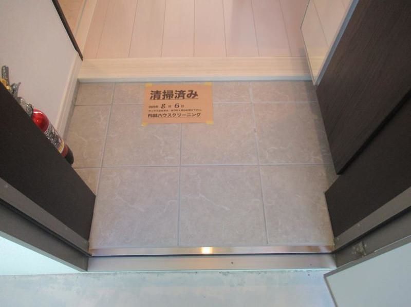 1LDK Apartment for Rent in Uruma, Okinawa with Auto-Lock & Free Internet - Thumbnail 3