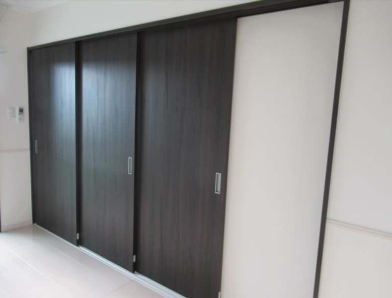 1LDK Apartment for Rent in Uruma, Okinawa with Auto-Lock & Free Internet - Thumbnail 4