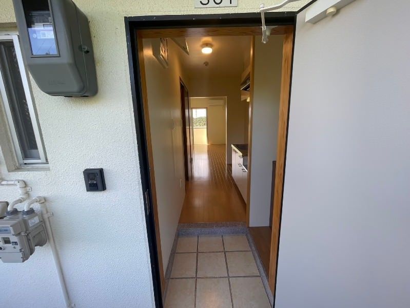 Fortress Ikehara 1R Apartment for Rent in Okinawa City - Thumbnail 2