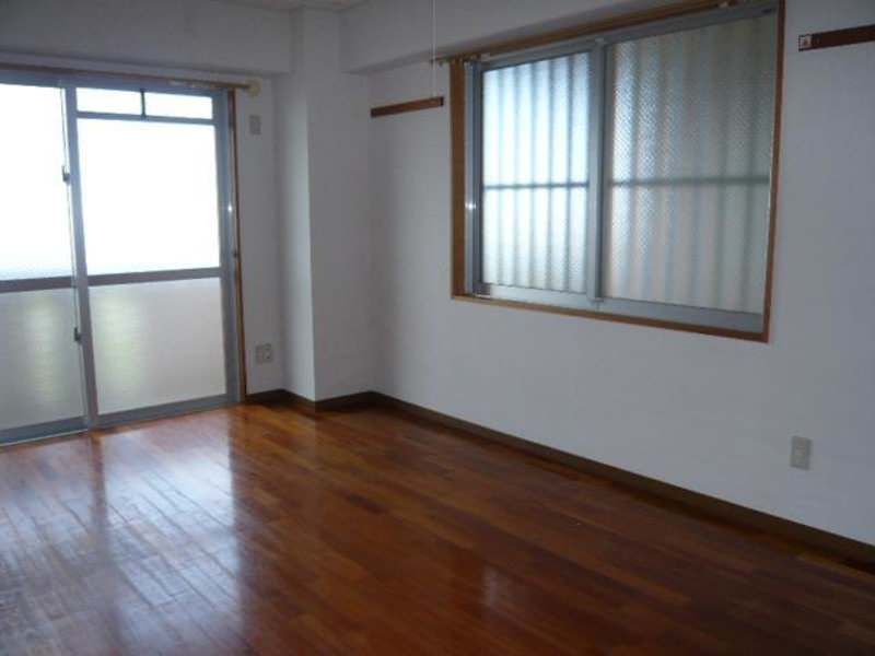3DK Apartment for Rent near Ishimine Station, Naha, Okinawa - Thumbnail 2
