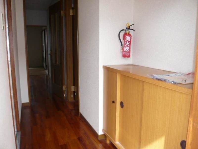 3DK Apartment for Rent near Ishimine Station, Naha, Okinawa - Thumbnail 4