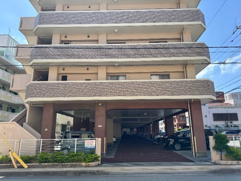 4LDK Apartment for Sale in Makabari, Naha, Okinawa - Thumbnail 2