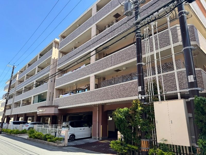 4LDK Apartment for Sale in Makabari, Naha, Okinawa - Image 1