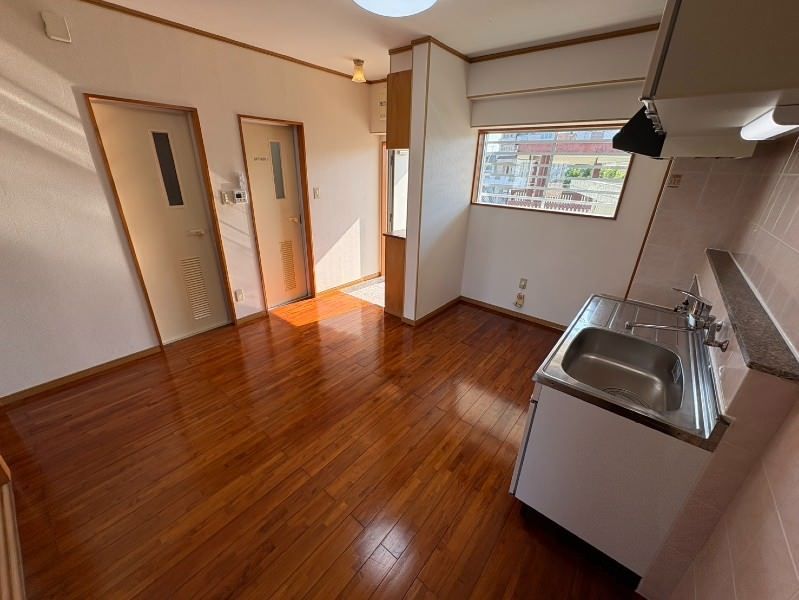 2DK Apartment for Rent in Urasoe, Okinawa - 57,000 Yen - Thumbnail 3