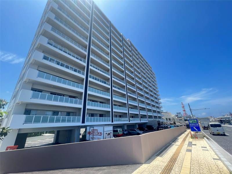 Premium Court Urasoe Serikaku 3LDK Ocean View Apartment for Rent - Thumbnail 2