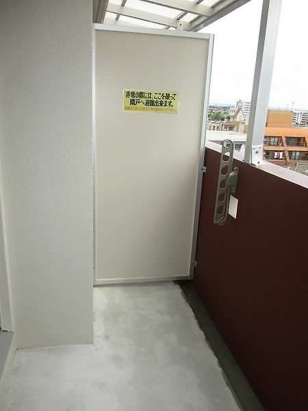 1K Apartment for Rent in Yonabaru, Okinawa - 25.5 sqm - Thumbnail 4