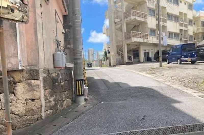 403.5 sqm Land for Sale in Mushikawa, Okinawa City - Demolition Possible - Thumbnail 2