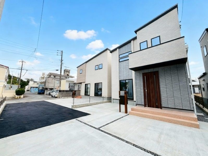 New 2025 4LDK House for Sale in Uruma, Okinawa with 3 Car Parks - Thumbnail 3