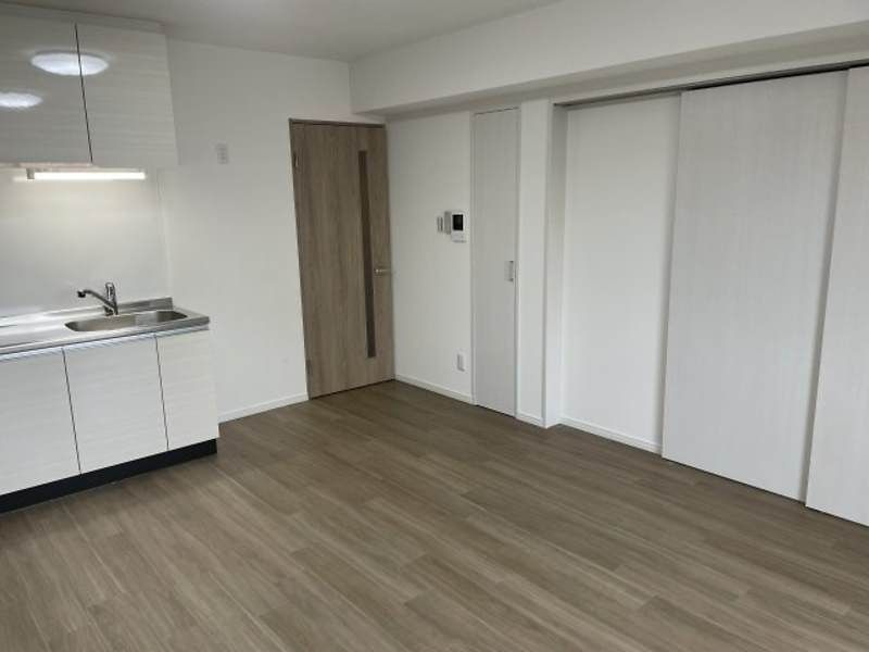 Modern 2LDK Apartment in Ginowan City, Okinawa - Thumbnail 2