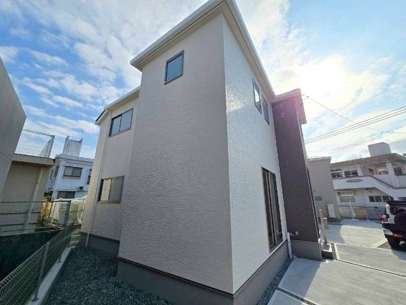 New 2026 3LDK Wooden House in Tomigusuku, Okinawa | Libre Garden - Thumbnail 2
