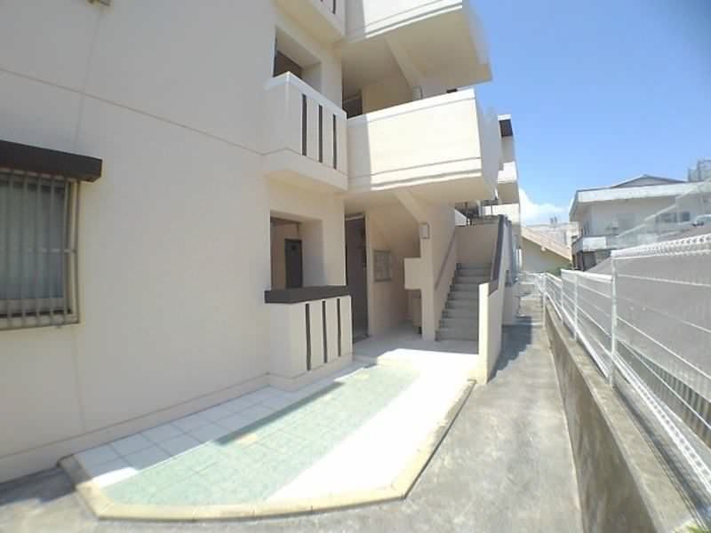 Modern 1DK Apartment for Rent in Uruma City, Okinawa - Thumbnail 3