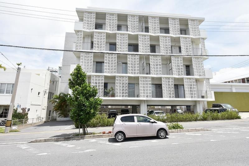 3LDK Apartment for Rent in Naha, Okinawa near Omoromachi Station - Thumbnail 2