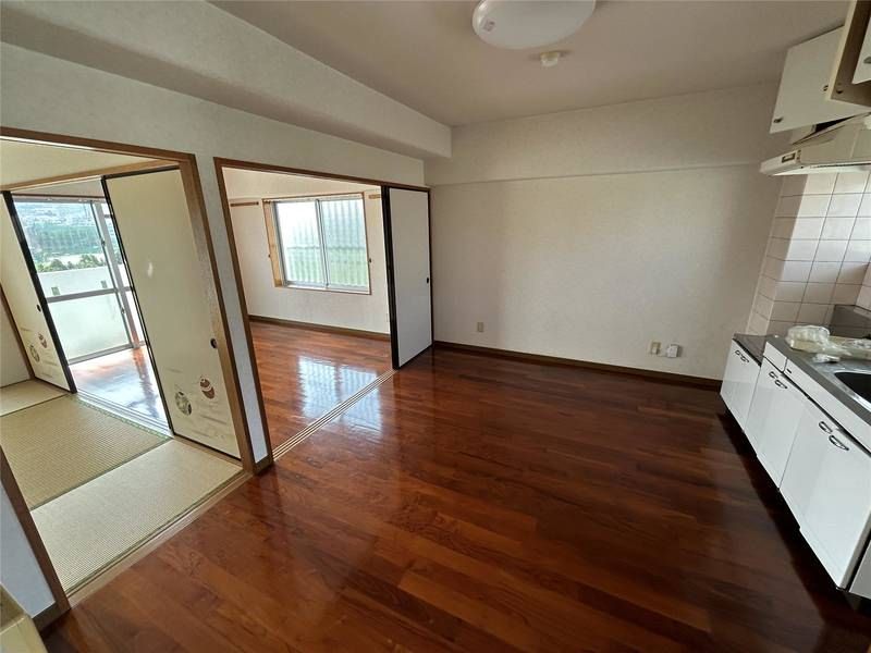 Rental Apartment in Haebaru Town, Okinawa - 2DK with Parking - Thumbnail 4