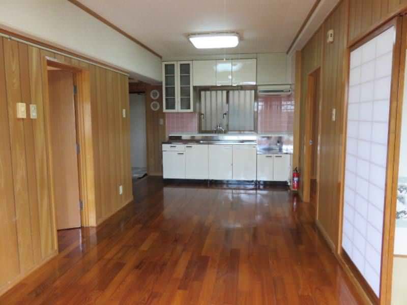 2LDK Apartment for Rent in Sunabe, Chatan, Okinawa - Thumbnail 3
