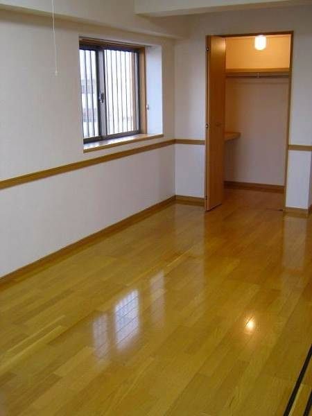 East Maison 1LDK Apartment for Rent in Okinawa City - Thumbnail 4