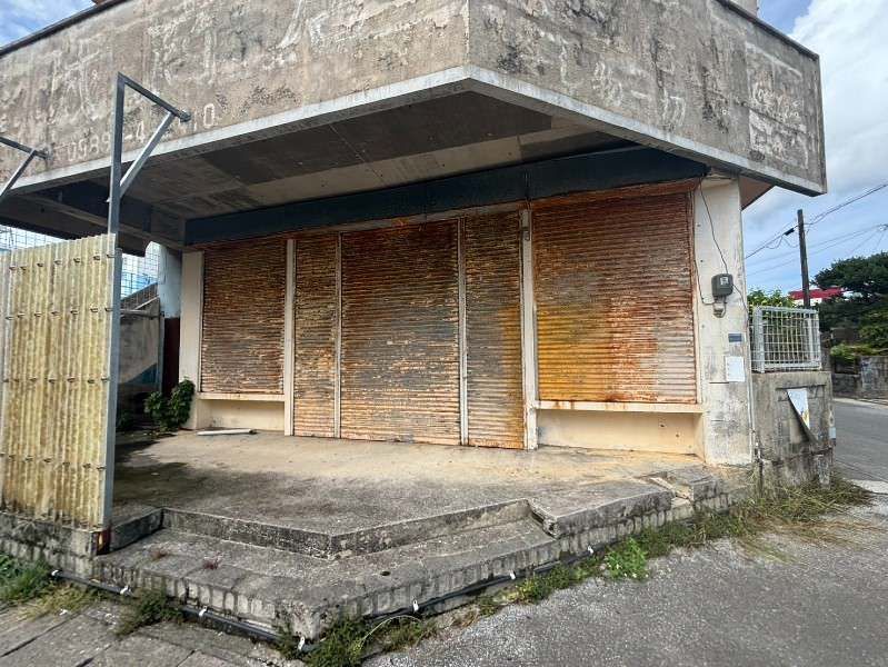 5LDK Corner Lot House for Sale in Uruma, Okinawa - Thumbnail 2