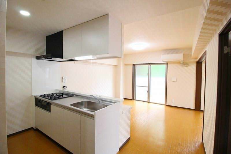 Gran Hill Court 406: 2LDK Apartment for Rent in Yonabaru, Okinawa - Thumbnail 2