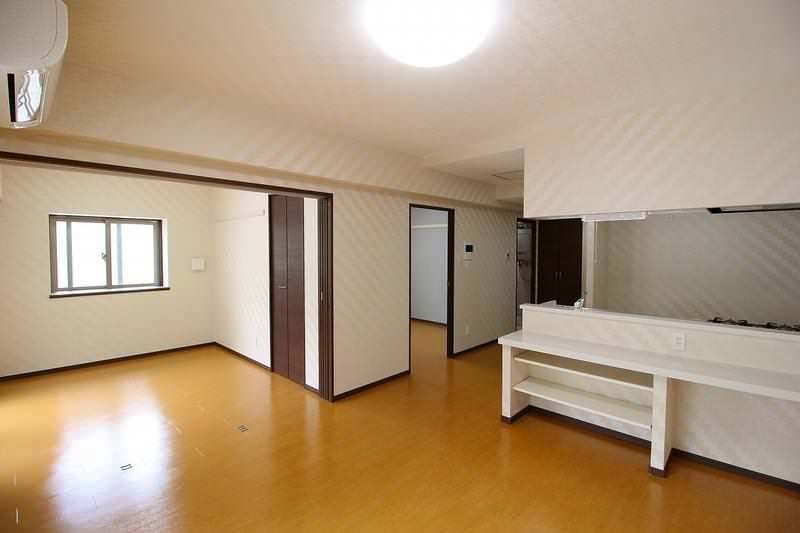 Gran Hill Court 406: 2LDK Apartment for Rent in Yonabaru, Okinawa - Thumbnail 4