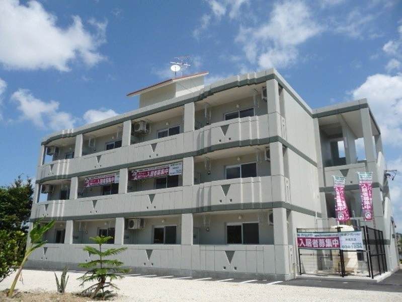 1LDK Apartment for Rent in Tomigusuku, Okinawa - Thumbnail 2