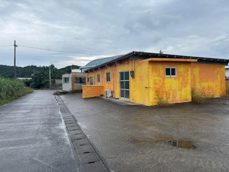 333 Tsubo Land with Apartment & Office for Sale in Iheya Village, Okinawa - Thumbnail 2