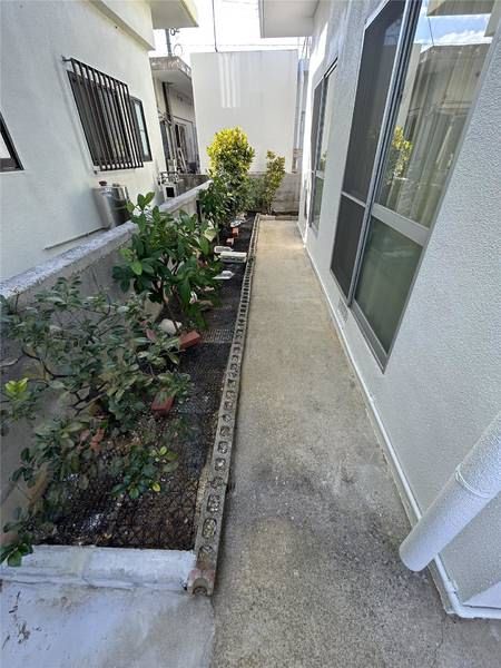 2LDK Detached House for Rent in Awase, Okinawa City - Thumbnail 2