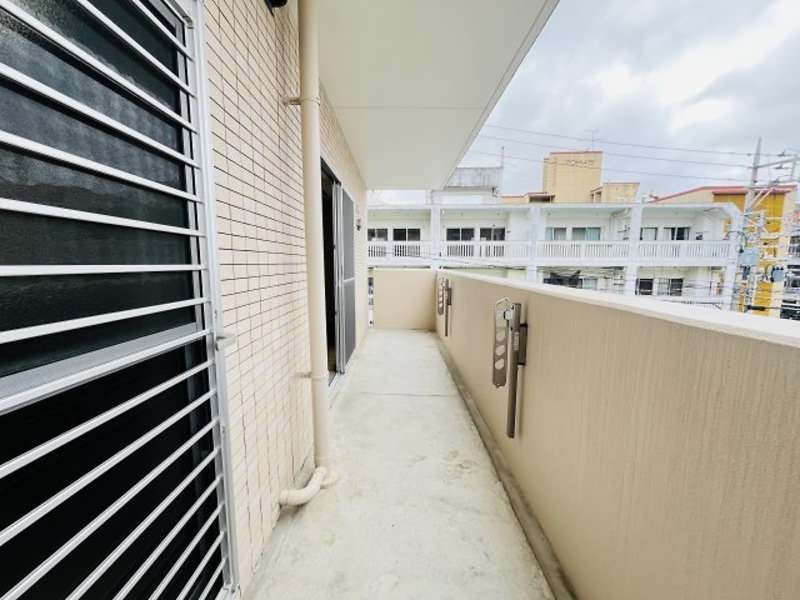 Modern 2LDK Apartment for Rent in Urasoe, Okinawa - Thumbnail 2