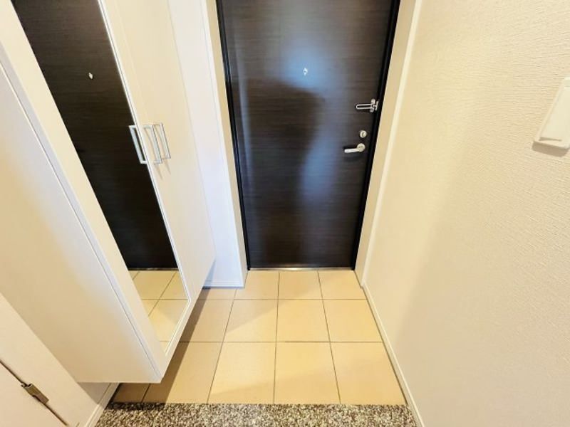 Modern 2LDK Apartment for Rent in Urasoe, Okinawa - Thumbnail 3